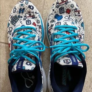 Brooks Trace Hero Sneakers - White with Blue Accents